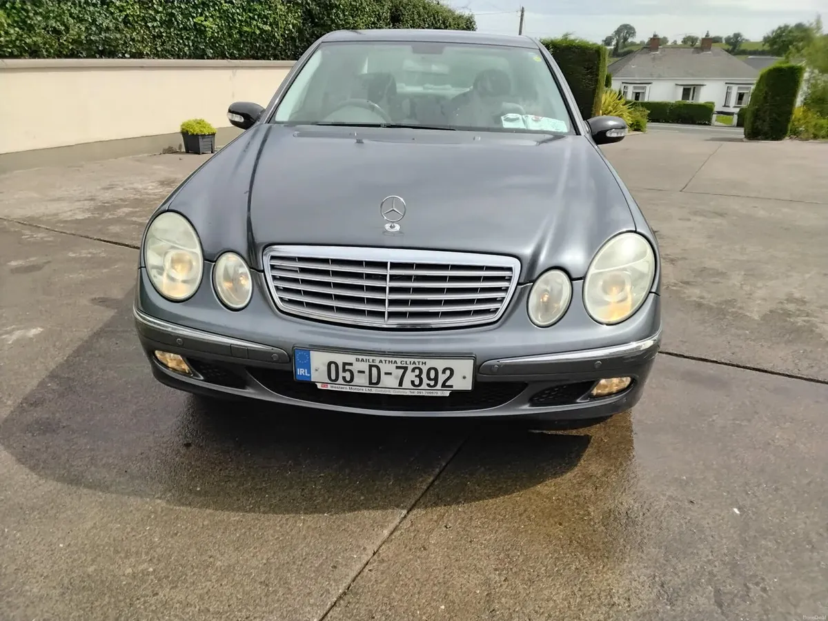 Mercedes benz E200 - Image 3