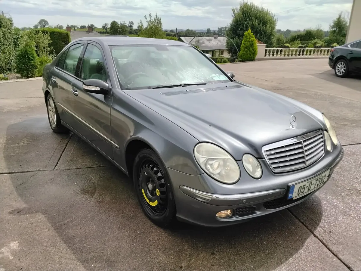 Mercedes benz E200 - Image 4