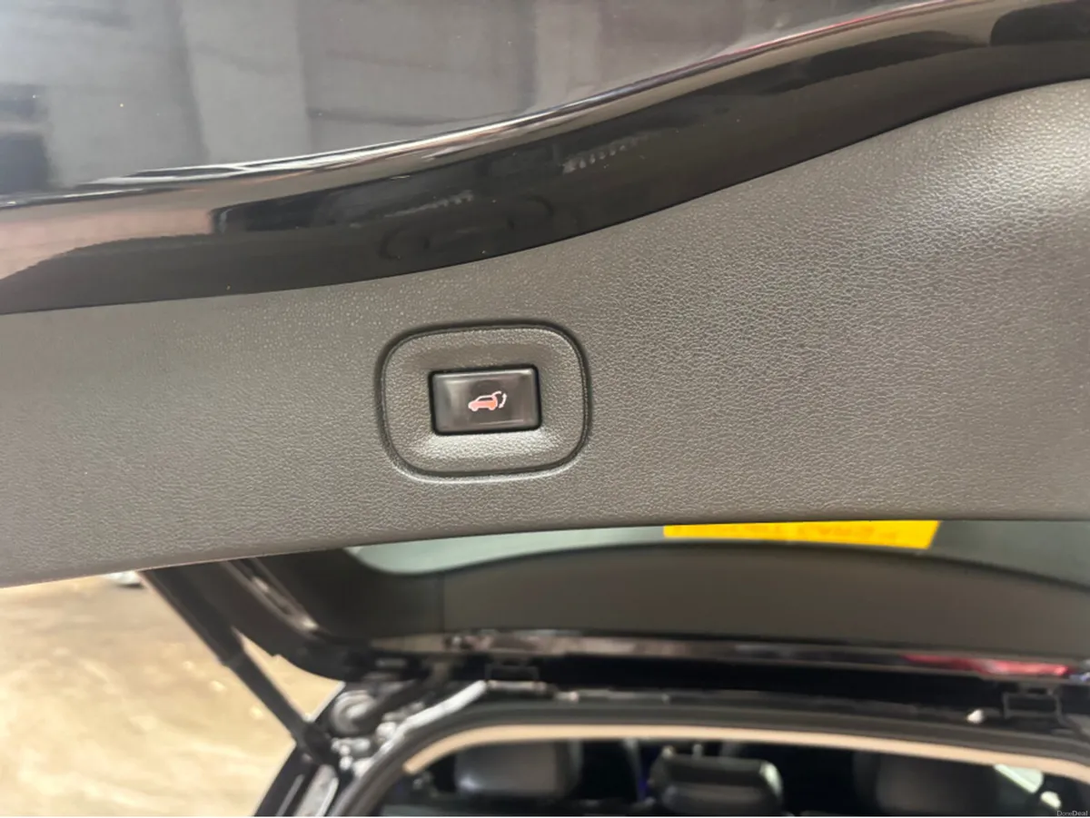 Renault Koleos SIGNATURE NAV DCI 175 C 4DR AUTO Fi - Image 3