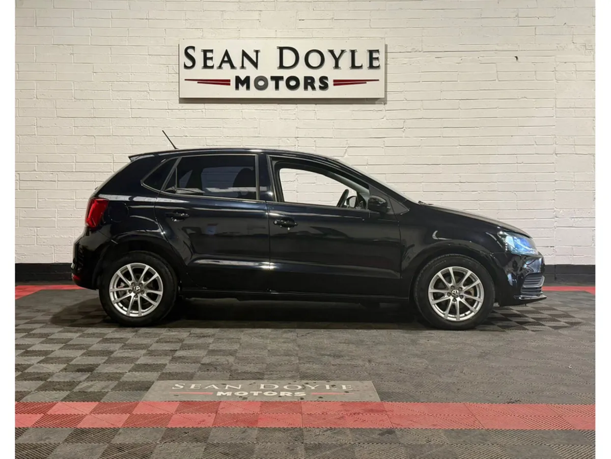 Volkswagen Polo 1.2 PETROL TSI AUTO BLACK - Image 4