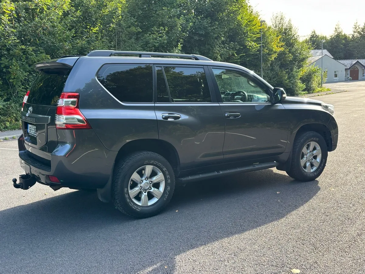 Toyota Land Cruiser 3 L, 5 seats - Image 1