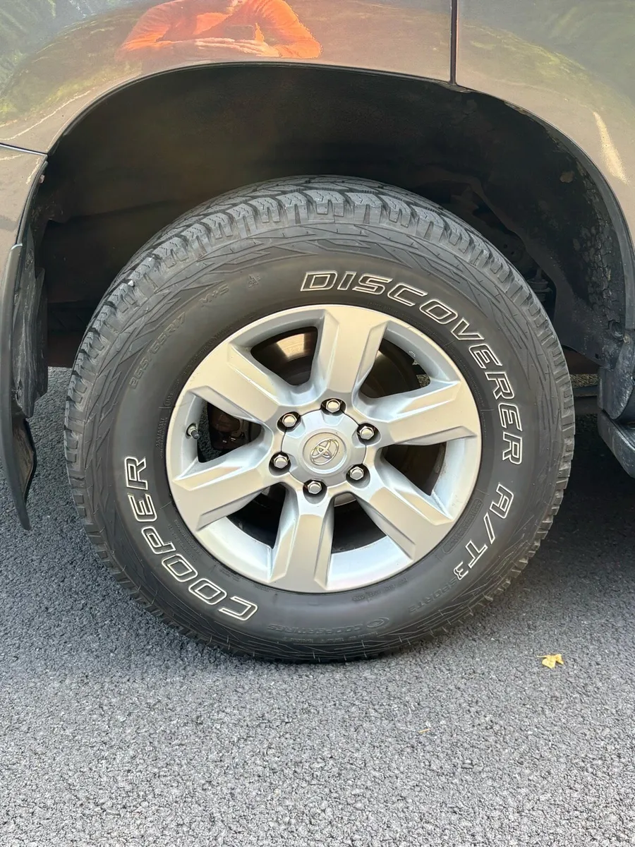 Toyota Land Cruiser 3 L, 5 seats - Image 5