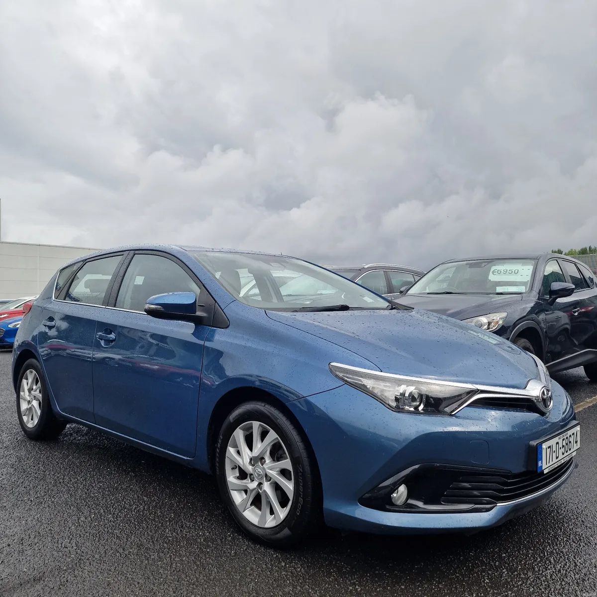 Toyota Auris 2017 Luna specs mint condition low mi - Image 1