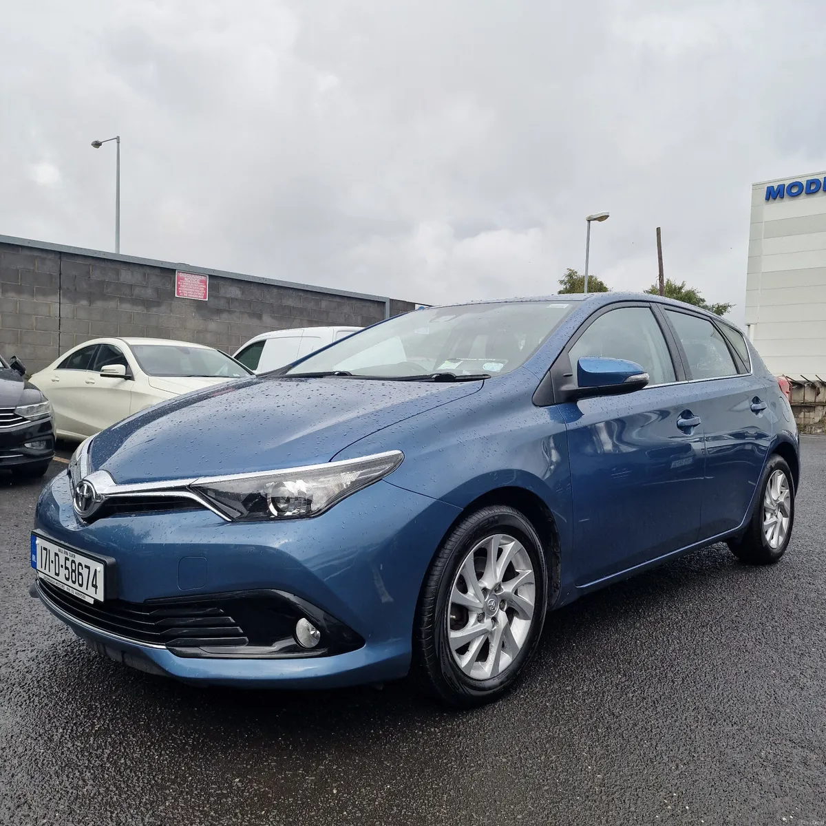 Toyota Auris 2017 Luna specs mint condition low mi - Image 5