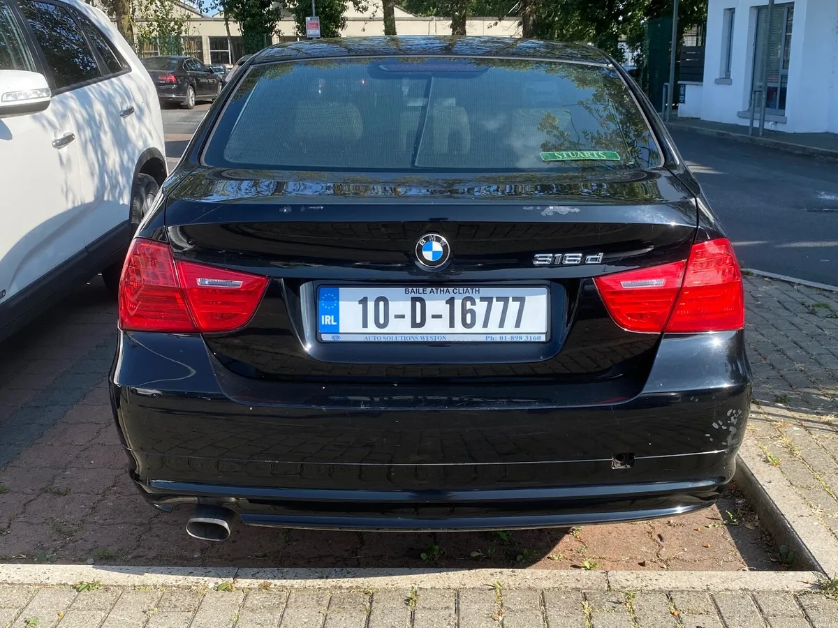 BMW 3-Series 2010 - Image 2