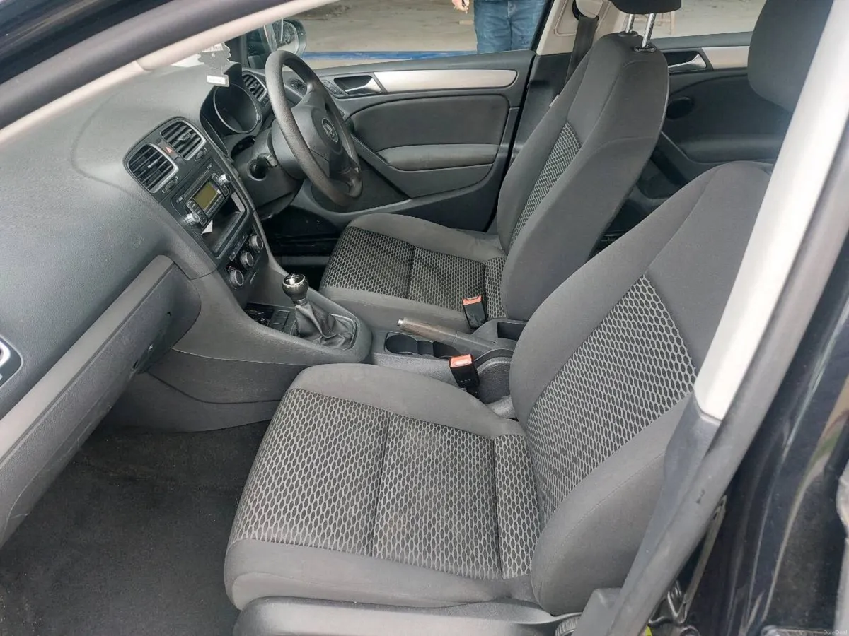 2011 vw golf 1.6 tdi nct 7/27 new nct  tax €200 - Image 5
