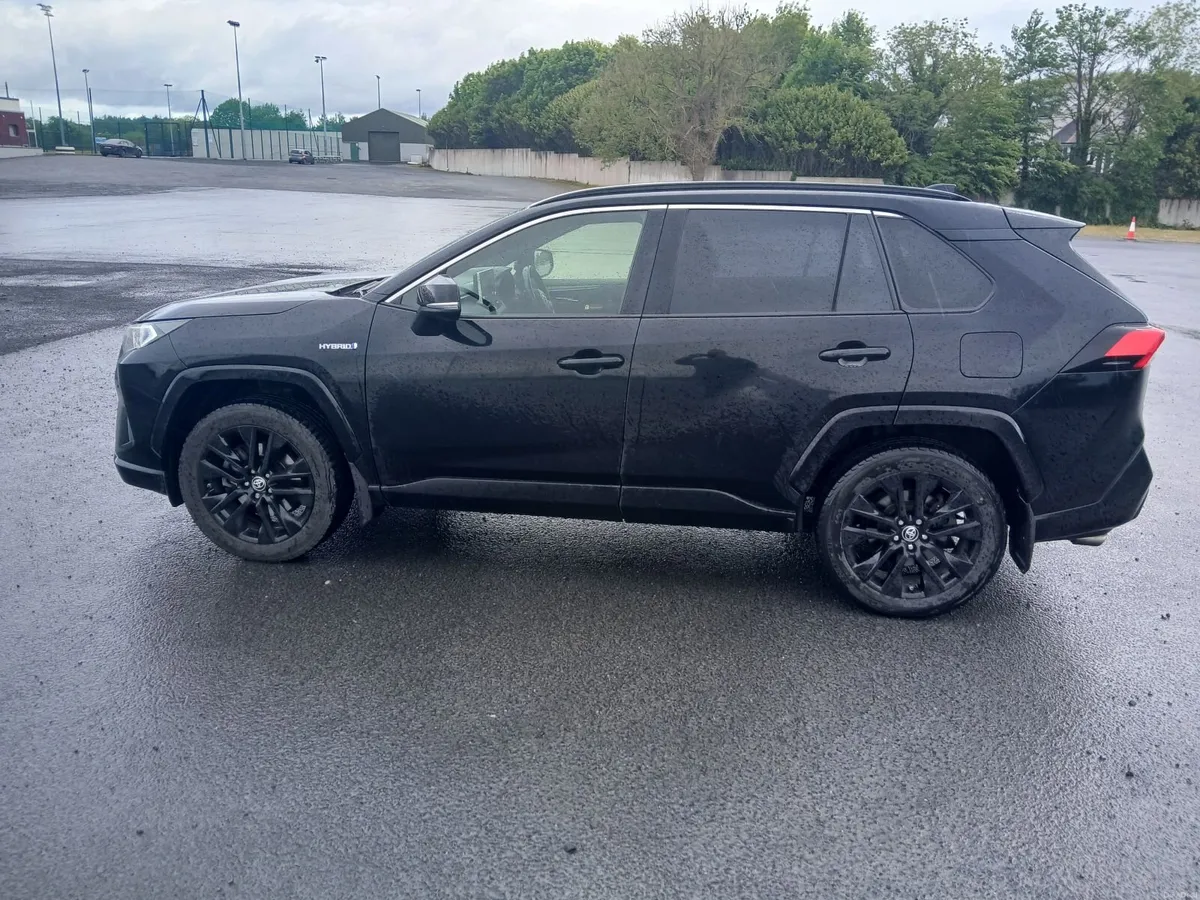Toyota RAV4 2021 sport black edition - Image 3