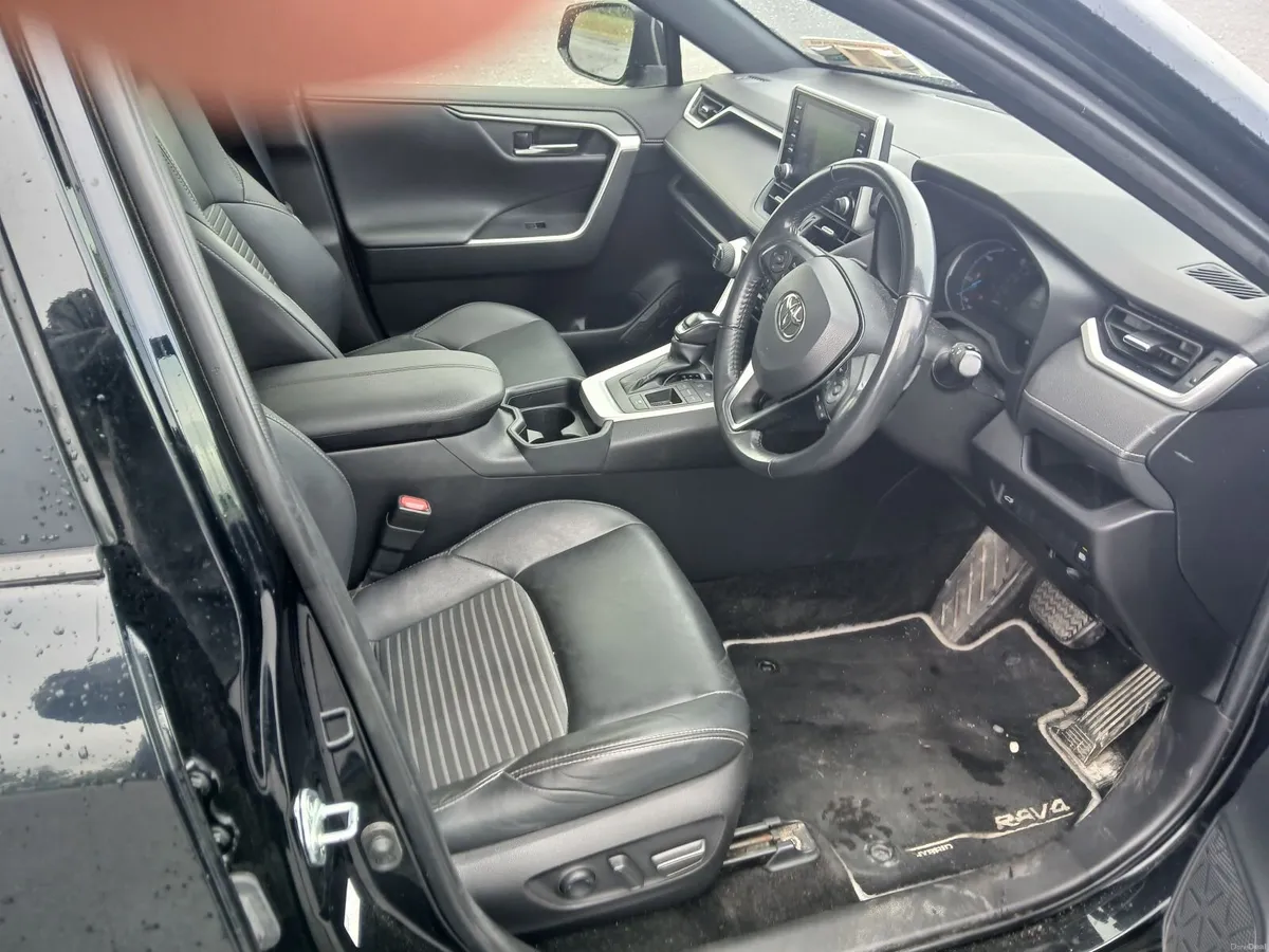 Toyota RAV4 2021 sport black edition - Image 4