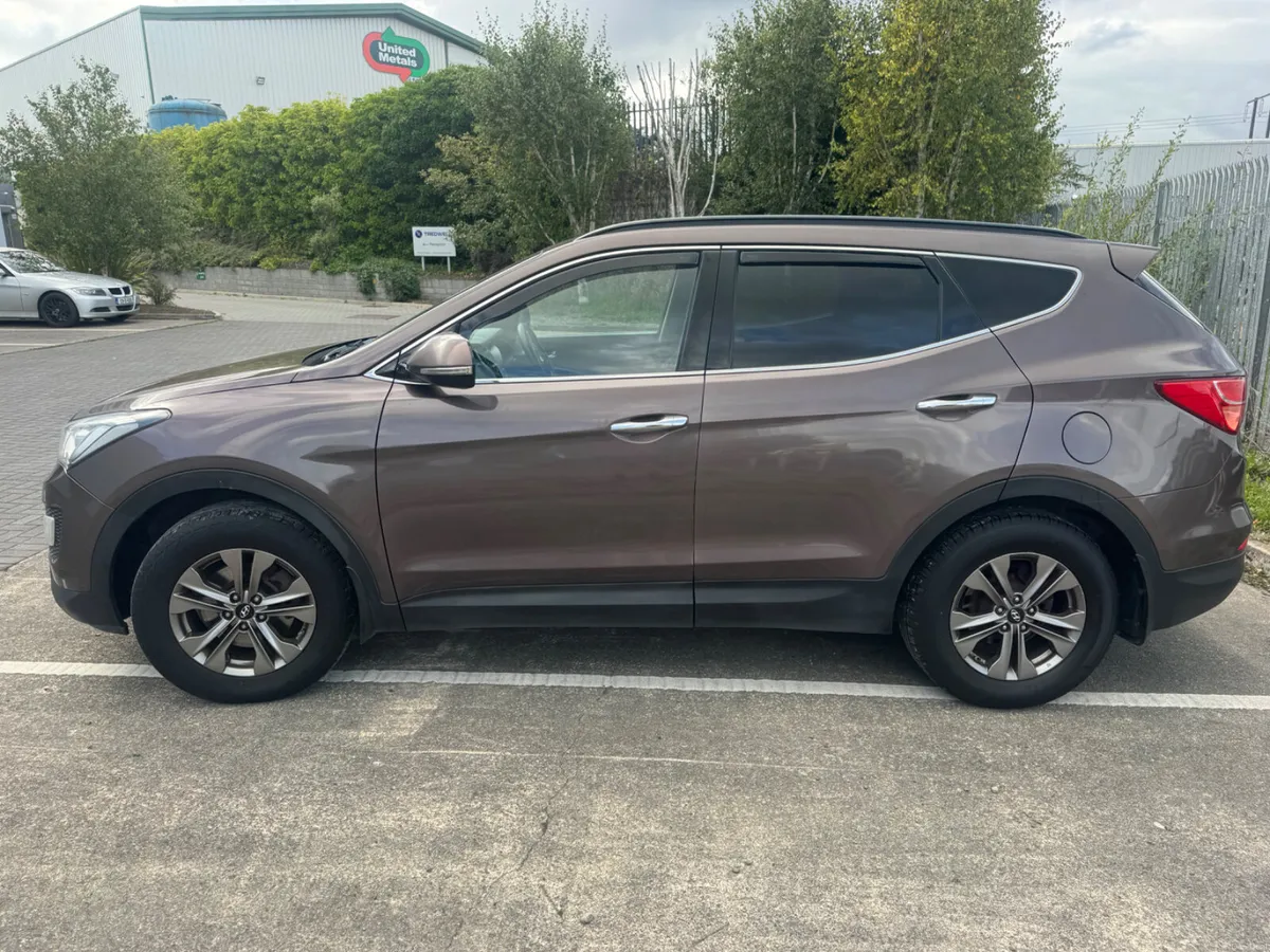 Hyundai Santa Fe 2015 seven seater - Image 4