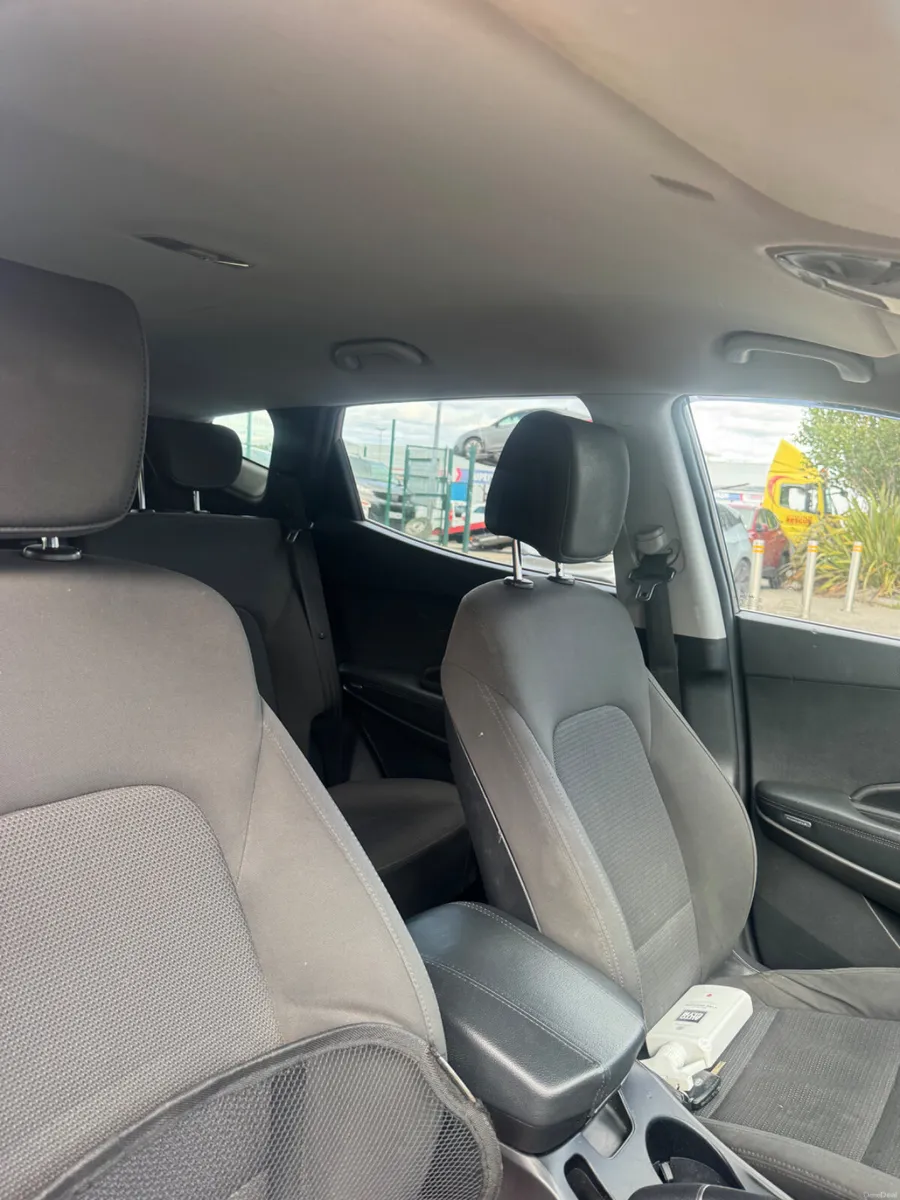 Hyundai Santa Fe 2015 seven seater - Image 3