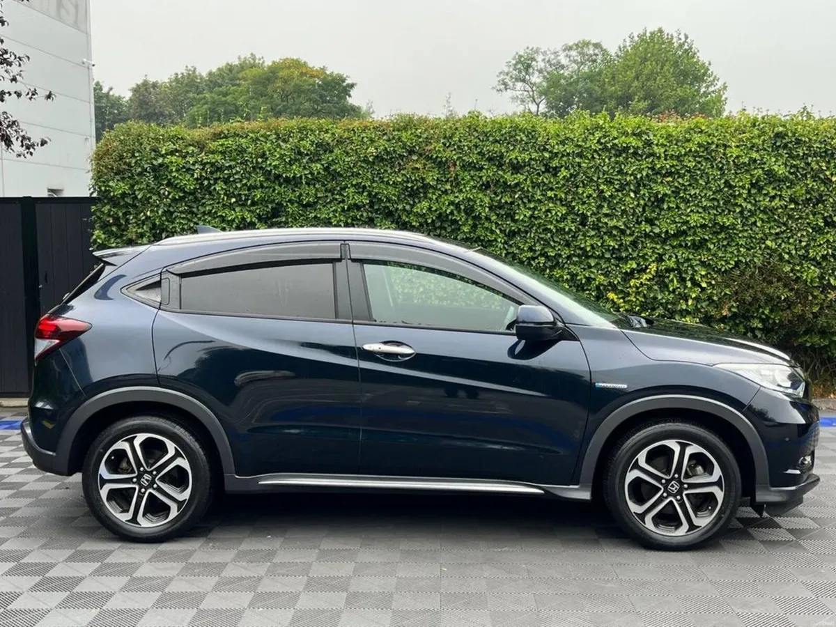 Honda Vezel 1.5 HYBRID AUTO // REVERSE CAMERA // D - Image 2