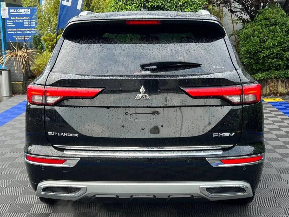 Mitsubishi Outlander 7-SEATER 2.4 HYBRID AUTO ** H - Image 5
