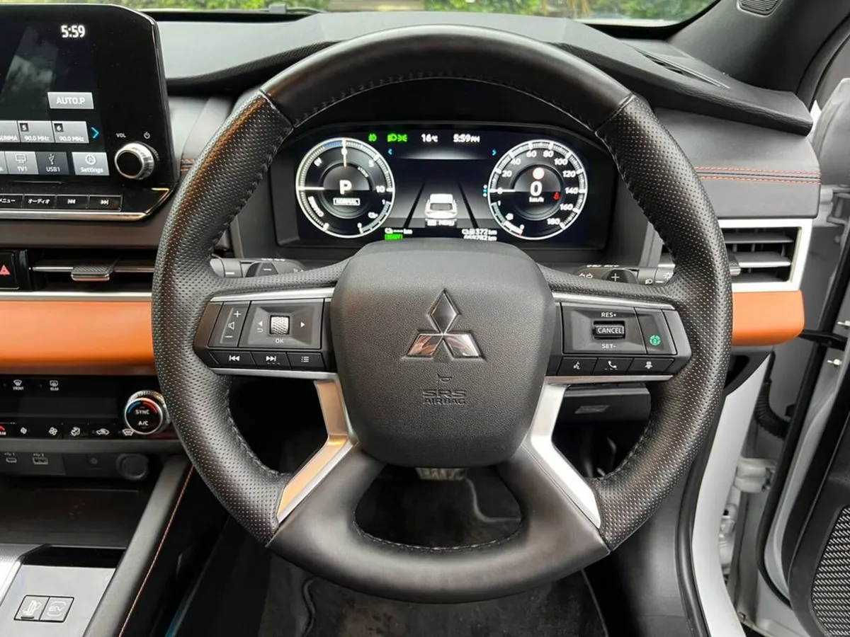 Mitsubishi Outlander 7-SEATER 2.4 HYBRID AUTO ** H - Image 4