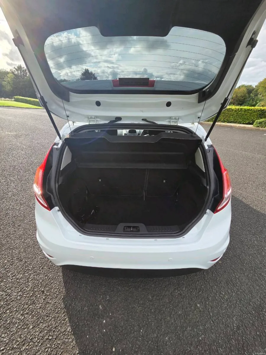 2017 Ford Fiesta - Image 4