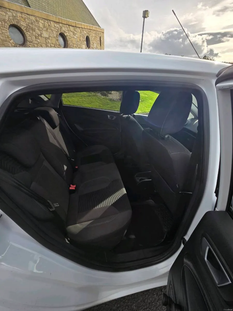 2017 Ford Fiesta - Image 5