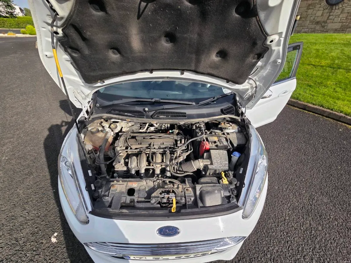 2017 Ford Fiesta - Image 6