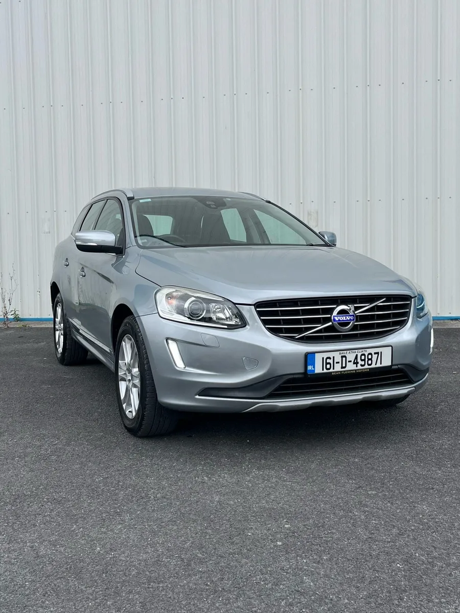 VOLVO XC60 2.4D D4 SE LUXURY NAV AWD 5DR AUTO - Image 1