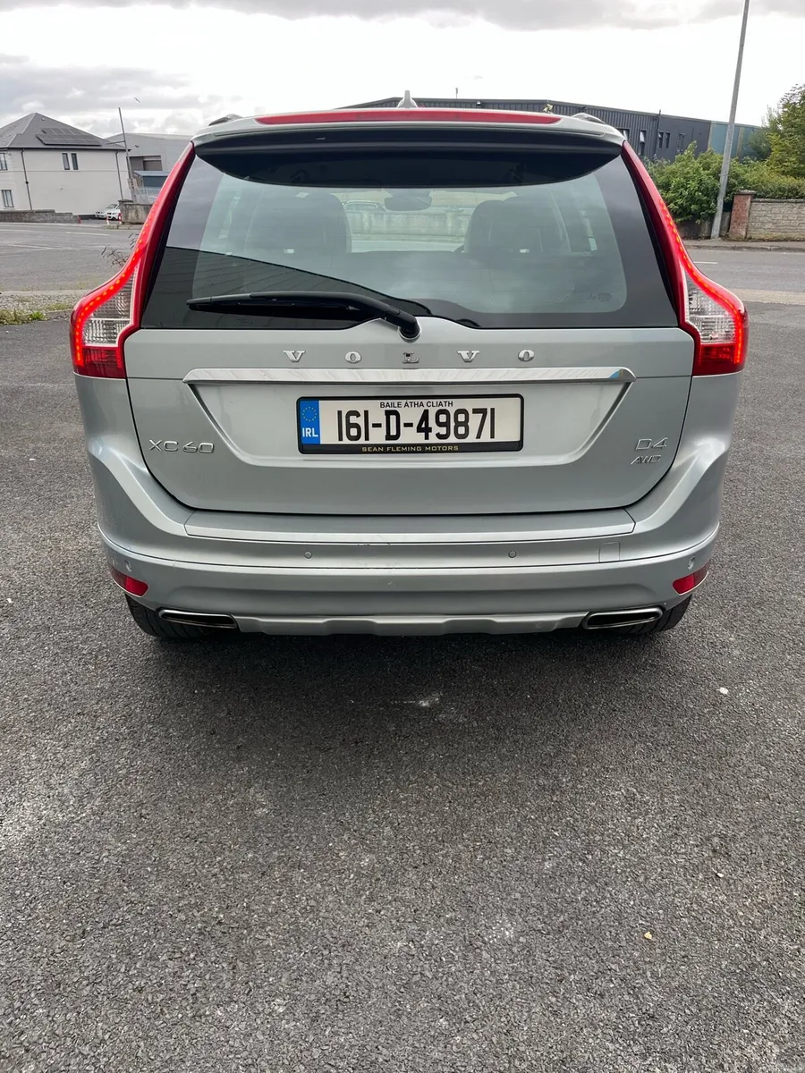 VOLVO XC60 2.4D D4 SE LUXURY NAV AWD 5DR AUTO - Image 3