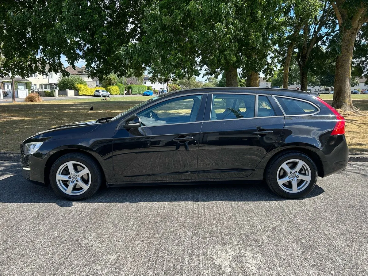 2017 Volvo V60 2.0 D4 Business Edition - Image 5