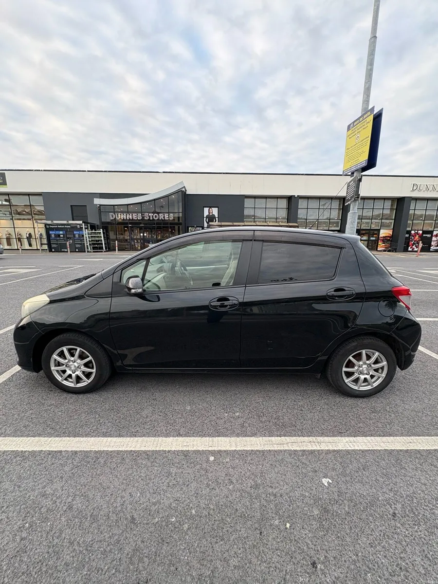 Toyota vitz -1.0 petrol Automatic NCT July 2027 - Image 3