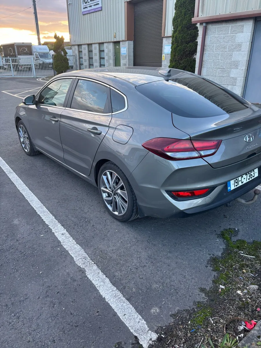 2019 Hyundai i30 Fastback - Image 5