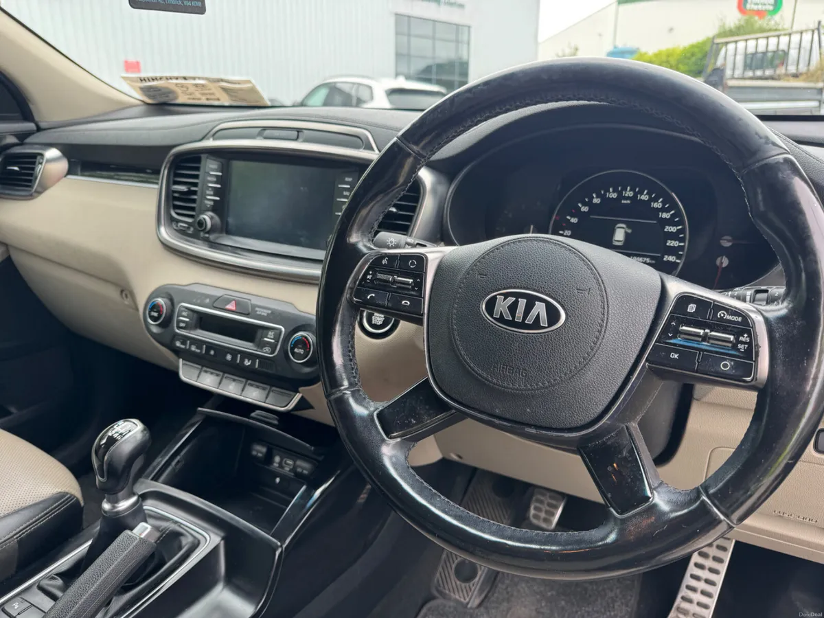Kia Sorento 2019 platinum model  seater - Image 2