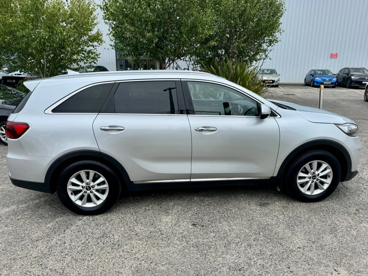Kia Sorento 2019 platinum model  seater - Image 6