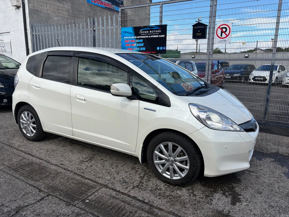 Honda fit  Automatic Hybrid 2012 - Image 3