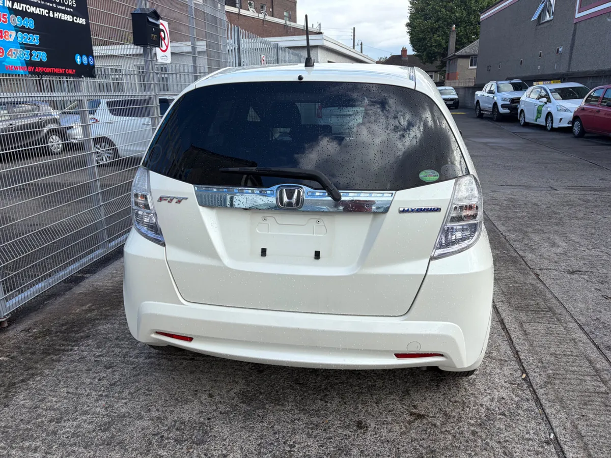 Honda fit  Automatic Hybrid 2012 - Image 5