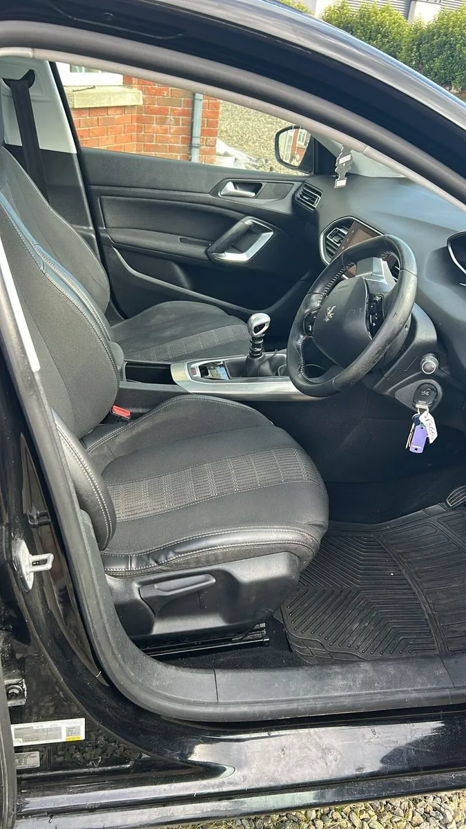 2017 Peugeot 308 Allure - Image 5