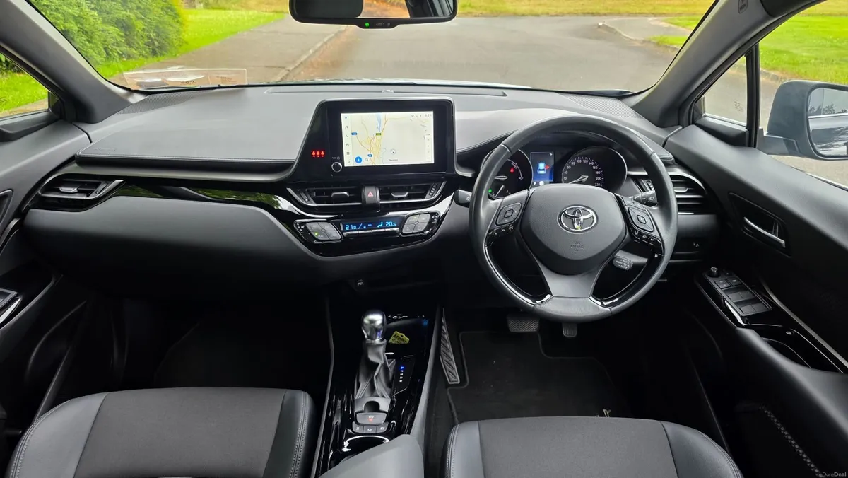 Toyota C-HR 2023 - Image 2