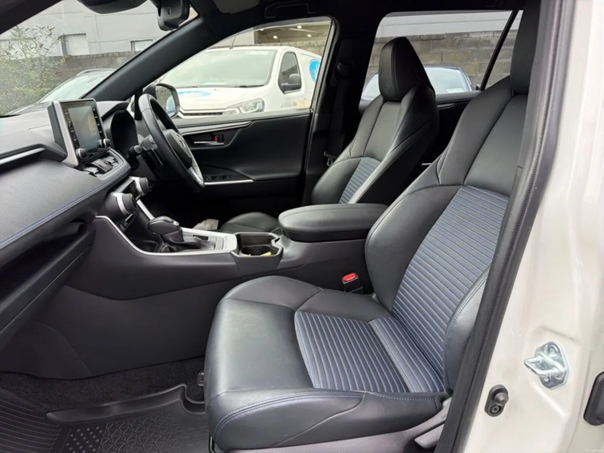 Toyota RAV4 SPORT*IRISH CAR* HYBRID // HEATED LEAT - Image 6