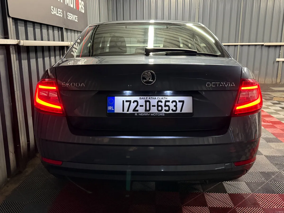 2017 172 Skoda Octavia AMBITION 1.6TDI 90HP Manual - Image 4