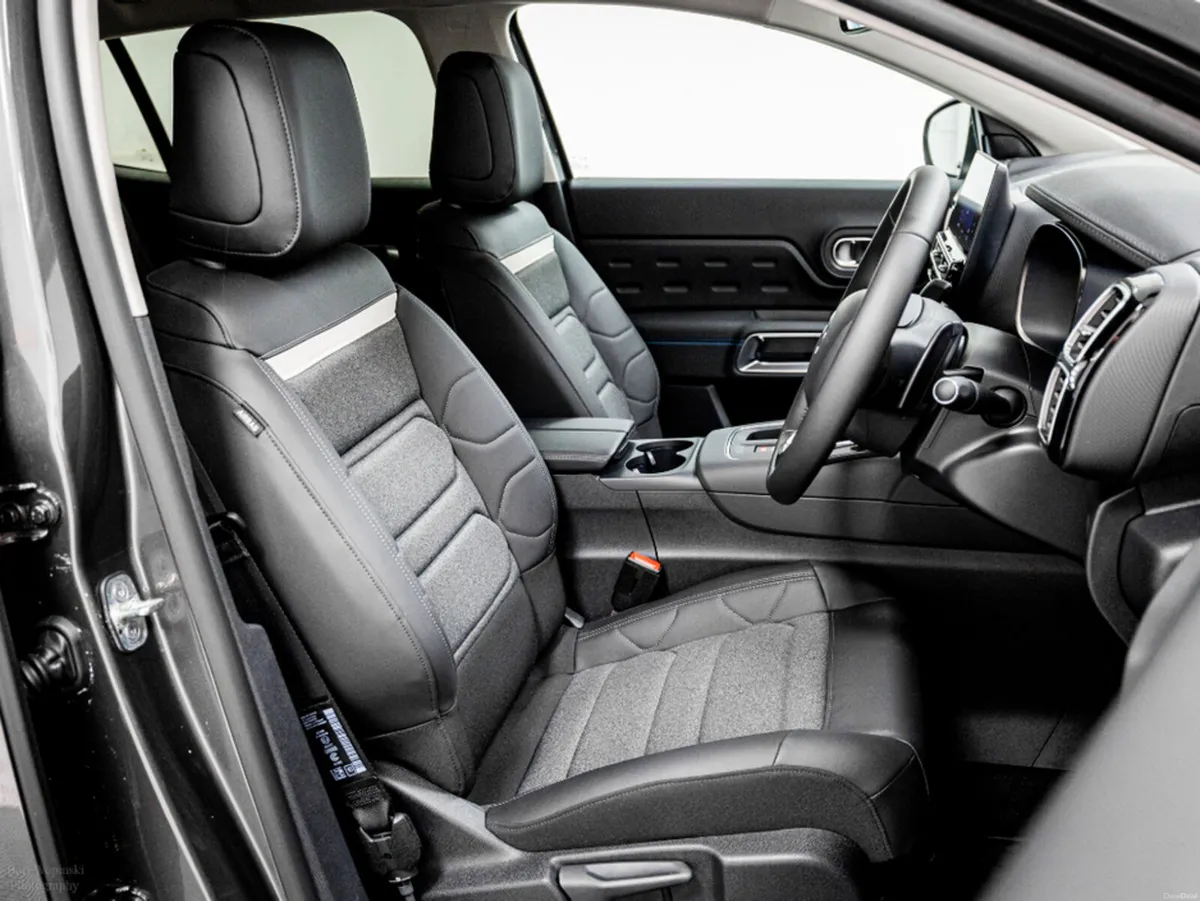 Citroen C5 Aircross Plus Pack 1.2 Hybrid Auto 130H - Image 3