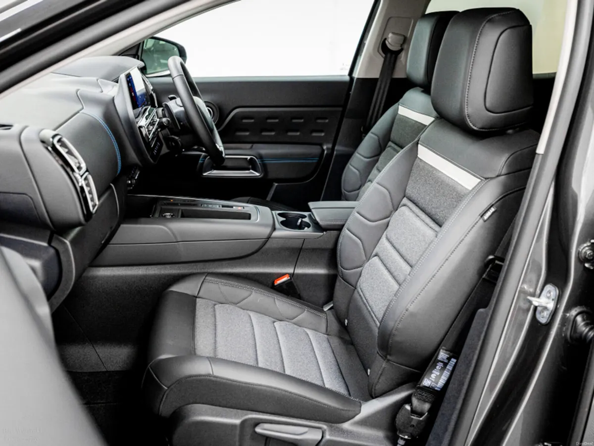 Citroen C5 Aircross Plus Pack 1.2 Hybrid Auto 130H - Image 4