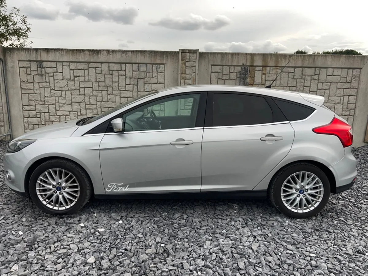 Ford Focus 1.6 ZETEC 105PS 5DR - Image 6
