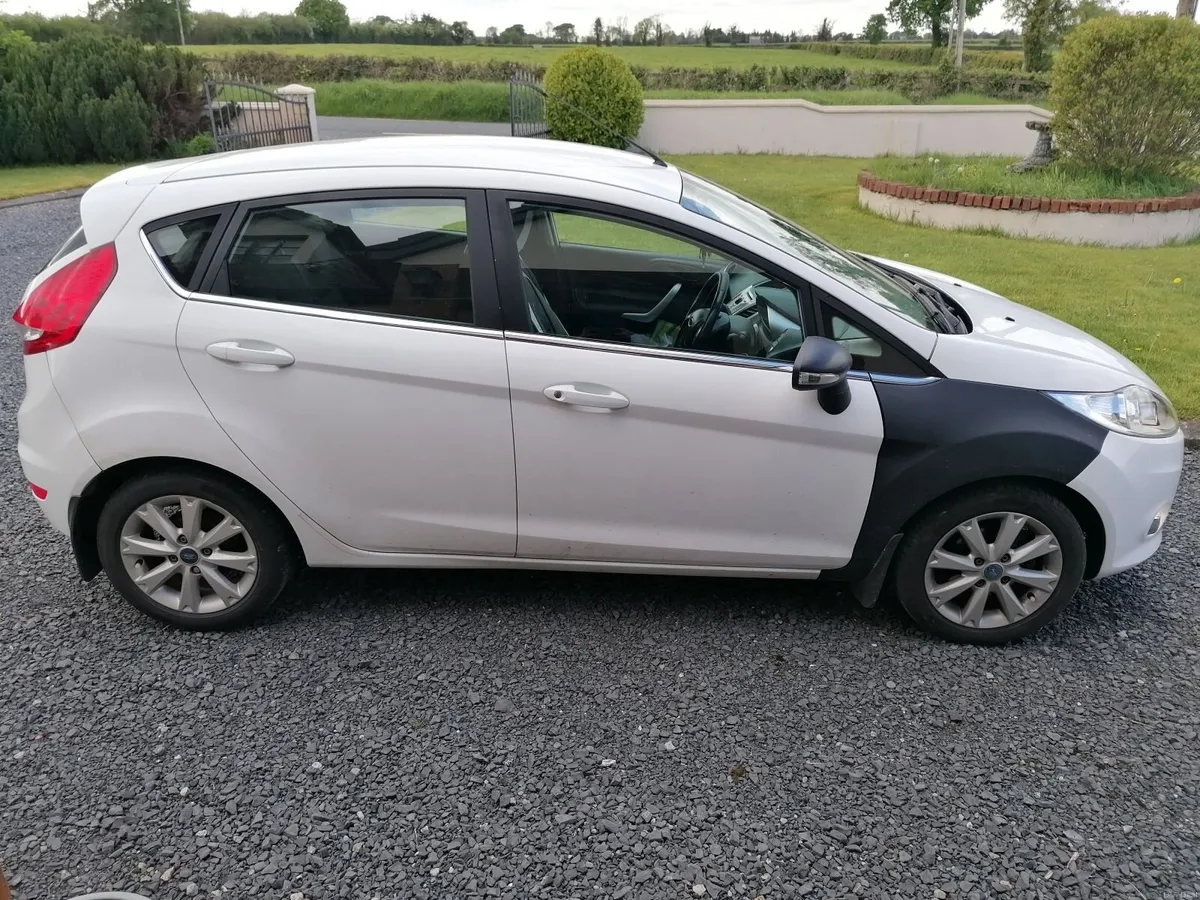 Ford Fiesta 2011 - Image 4