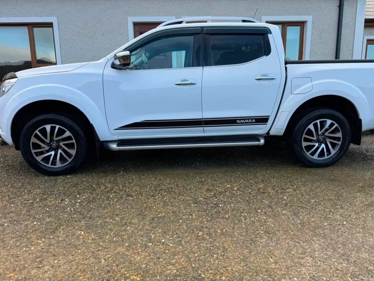 2016 Nissan Navara Crew Cab - Image 2