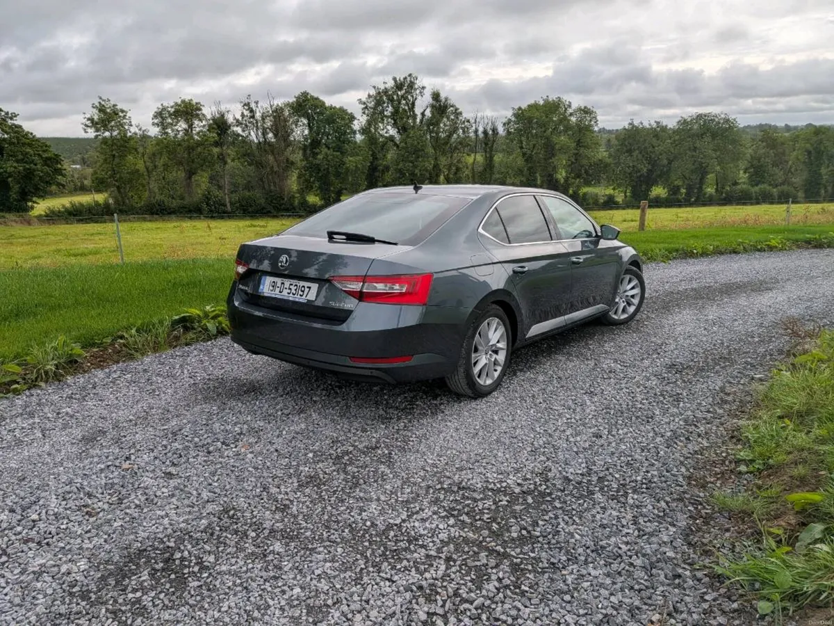 Skoda Superb - Image 4