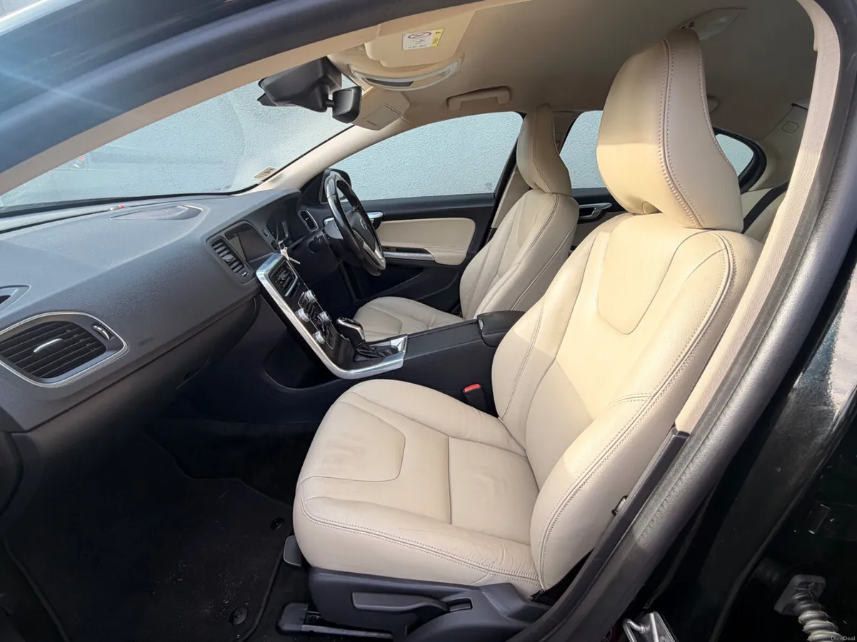 Volvo S60 Automatic immaculate condition - Image 5