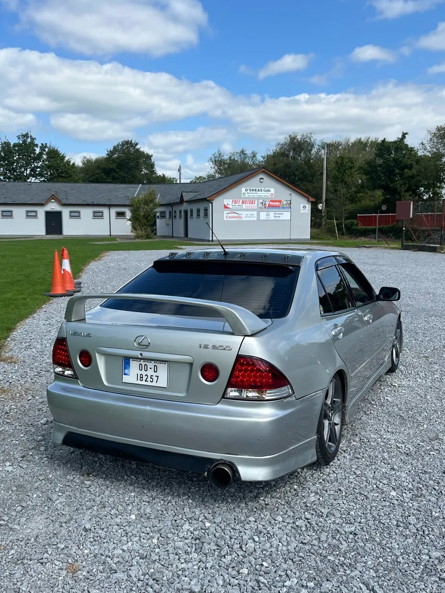 Lexus is200 - Image 4