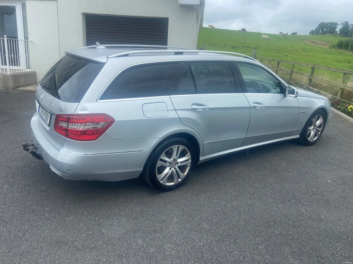 Mercedes-Benz E-Class 2012 2.2 auto - Image 5