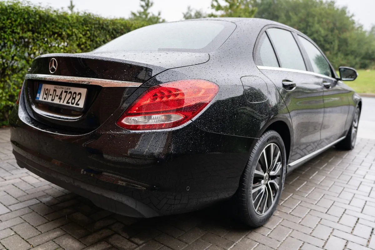 Mercedes-Benz C-Class 2019 - Image 3