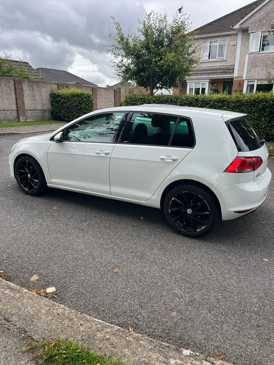 2014 VW White Golf Trendline 1.6L - Image 5
