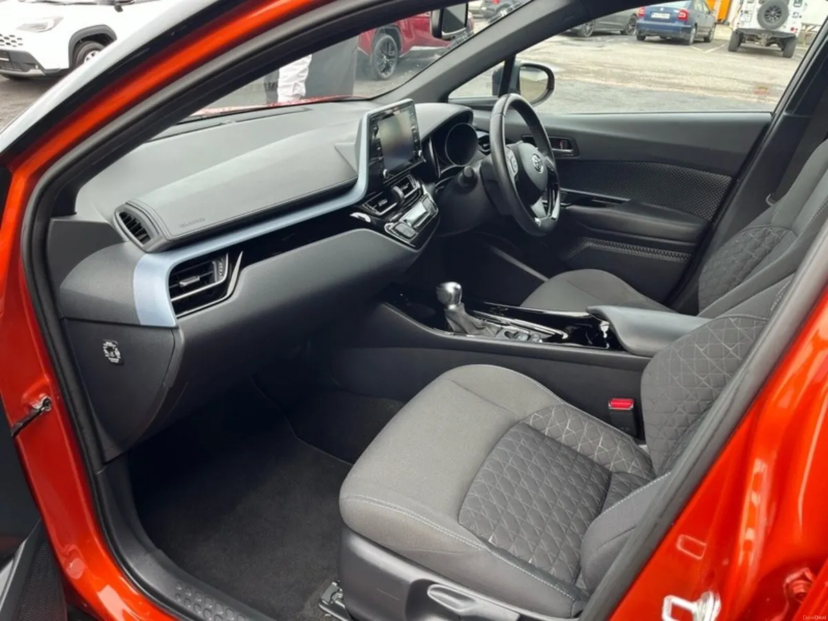 Toyota C-HR C-HR 1.8 HYBRID SPORT BI- - Image 6