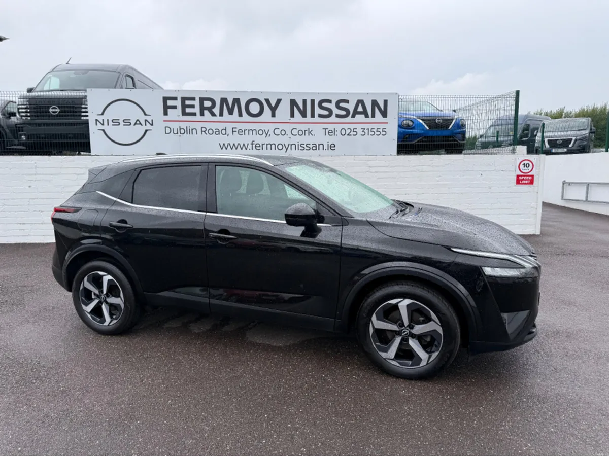 Nissan Qashqai QQ 1.3 HYB SV PREMIUM Glass Roof - Image 4