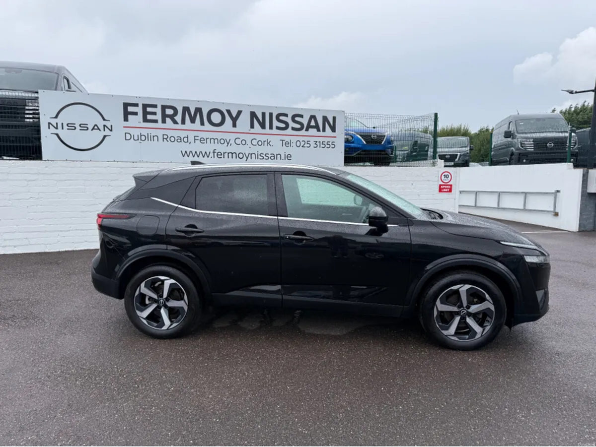 Nissan Qashqai QQ 1.3 HYB SV PREMIUM Glass Roof - Image 5