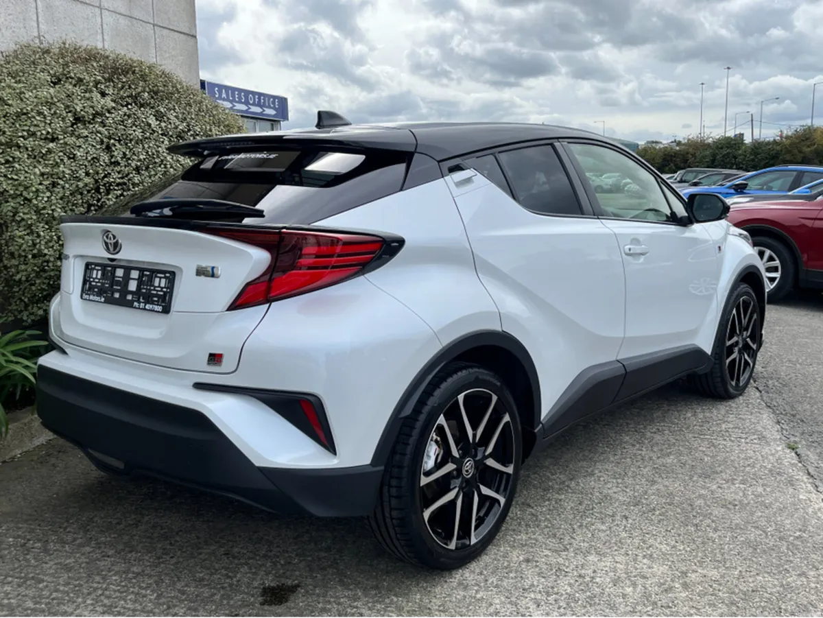 Toyota C-HR GR SPORT AUTOMATIC HYBRID 1.8 PETROL / - Image 4