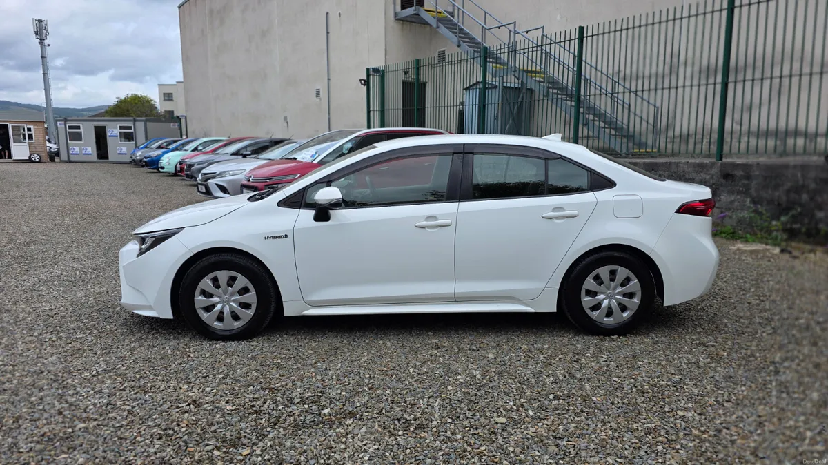 2020 Toyota Corolla Hybrid Saloon - Image 5