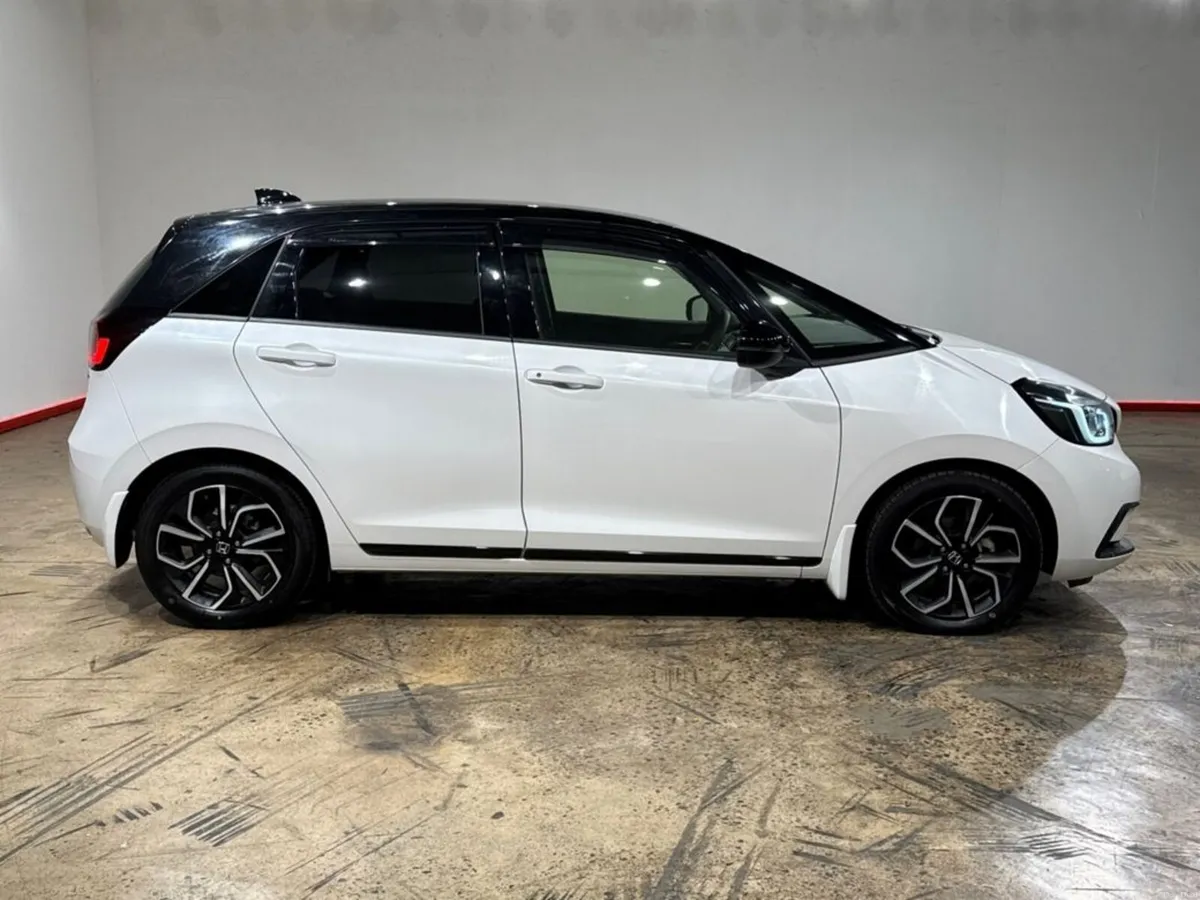 Honda Fit 1.5 HYBRID AUTOMATIC - WHITE/BLACK TWO T - Image 2